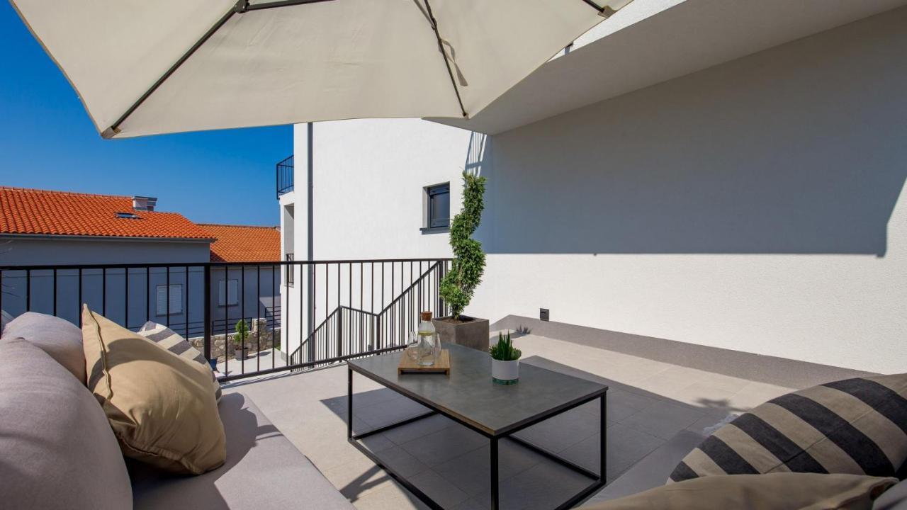 Apartments Villa Frankola With Swimming Pool Crikvenica Exterior photo